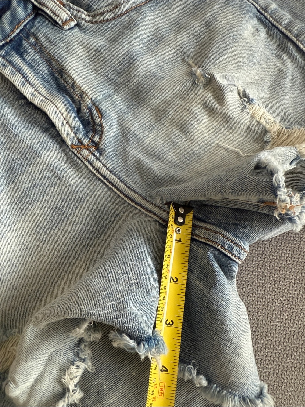 Dear John GIGI Light Wash Distressed Denim Shorts Size 25 - Picture 6 of 6